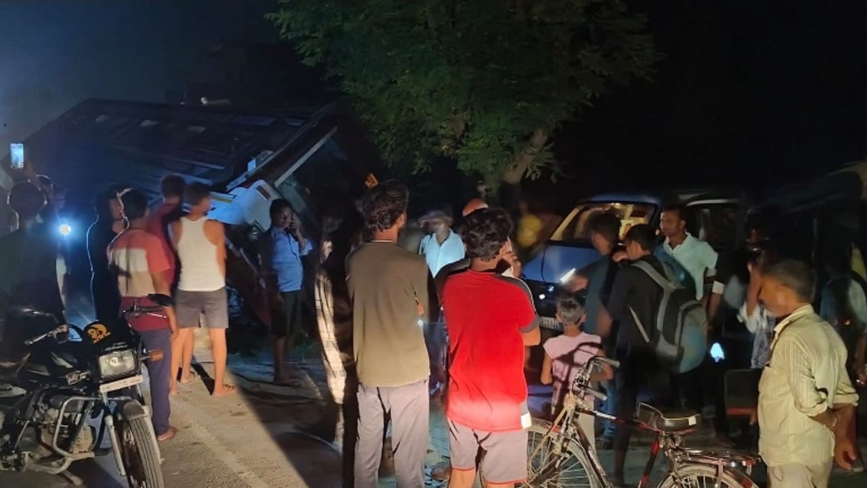 bus collided with culvert in jaunpur nine passengers injured vehicle hanging the canal
