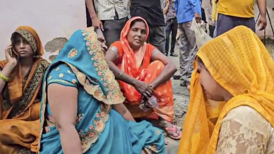 Hathras Stampede Update Questions Raise Over Baba Name not Registered in FIR News in Hindi