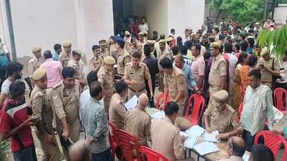 Hathras Case: नीचे से तो गई हर रिपोर्ट...फिर ऊपरवालों पर रियायत क्यों? काली वर्दी वालों की भगदड़ बनी मुख्य वजह Hathras Stampede Questions being raised on action taken only at lower level on SIT report in Hathras incident