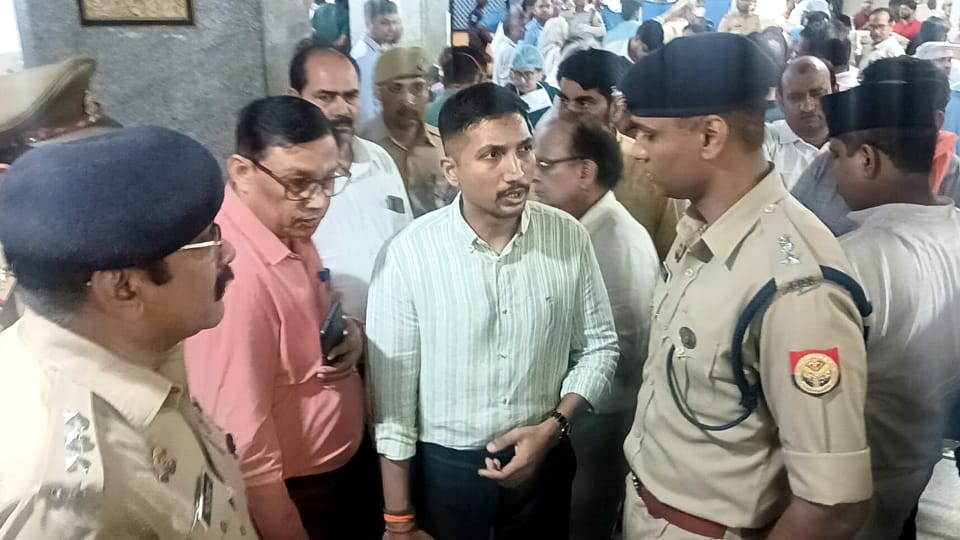 Hathras Stampede News Questions arise about Bhola Baba satsang stampede video news in Hindi