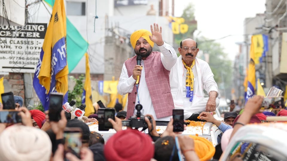 Chief Minister Bhagwant Mann road show in jalandhar say I make minister Mahendra Bhagat