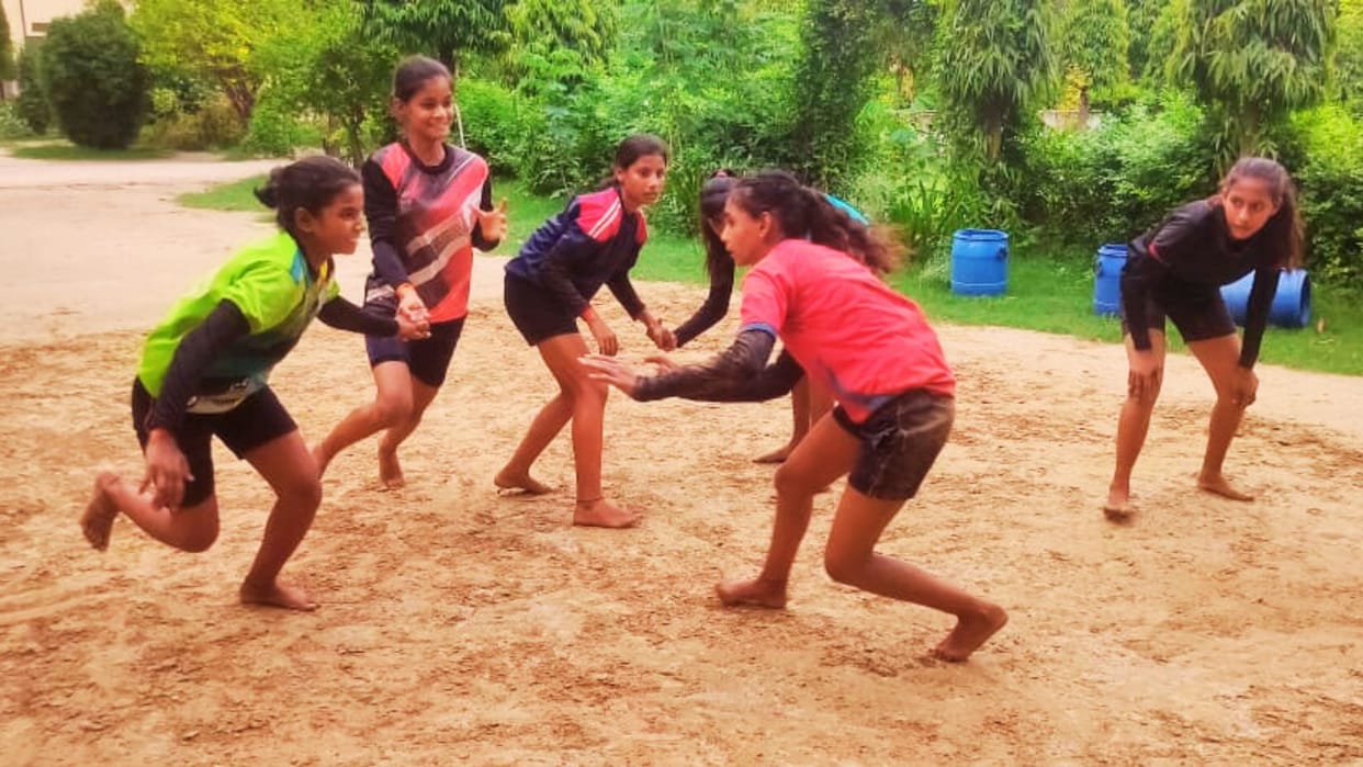 Varanasi Sports: Five players reached the knockout of carrom