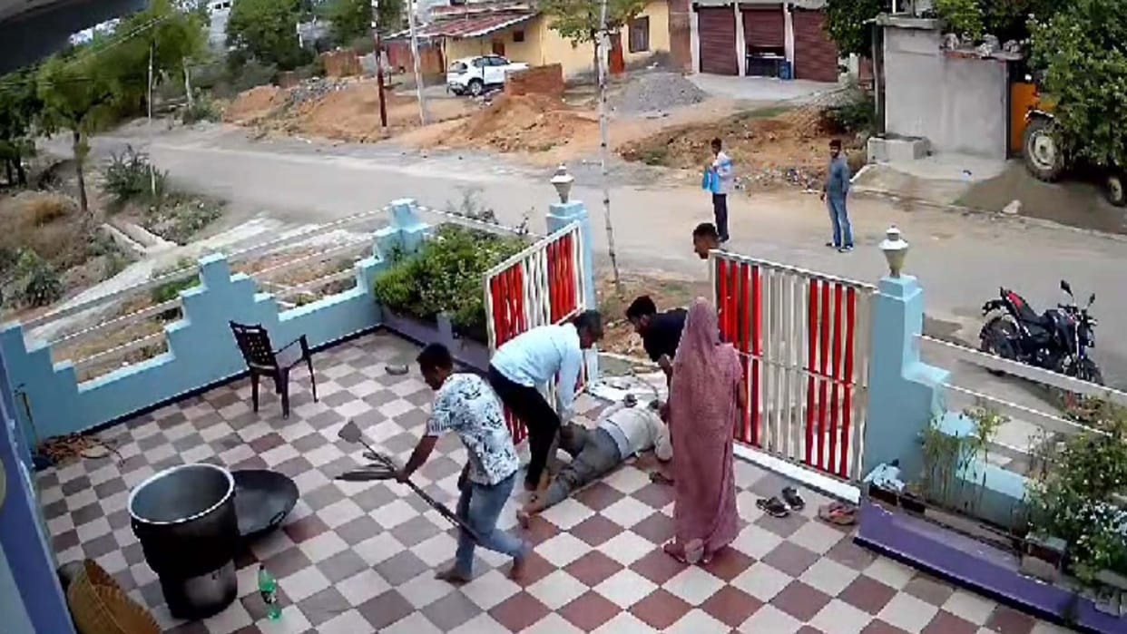 Mahoba: Video of a young man dying in 22 seconds due to electric shock goes viral