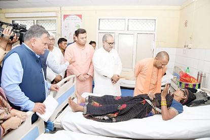 Hathras Stampede: अखिलेश से भी है 'भोले बाबा' का पुराना नाता, साकार हरि के सत्संग में शामिल हुए थे सपा प्रमुख Hathras Case Akhilesh attended Sakar Hari's Satsang old connection with 'Bhole Baba' News in Hindi