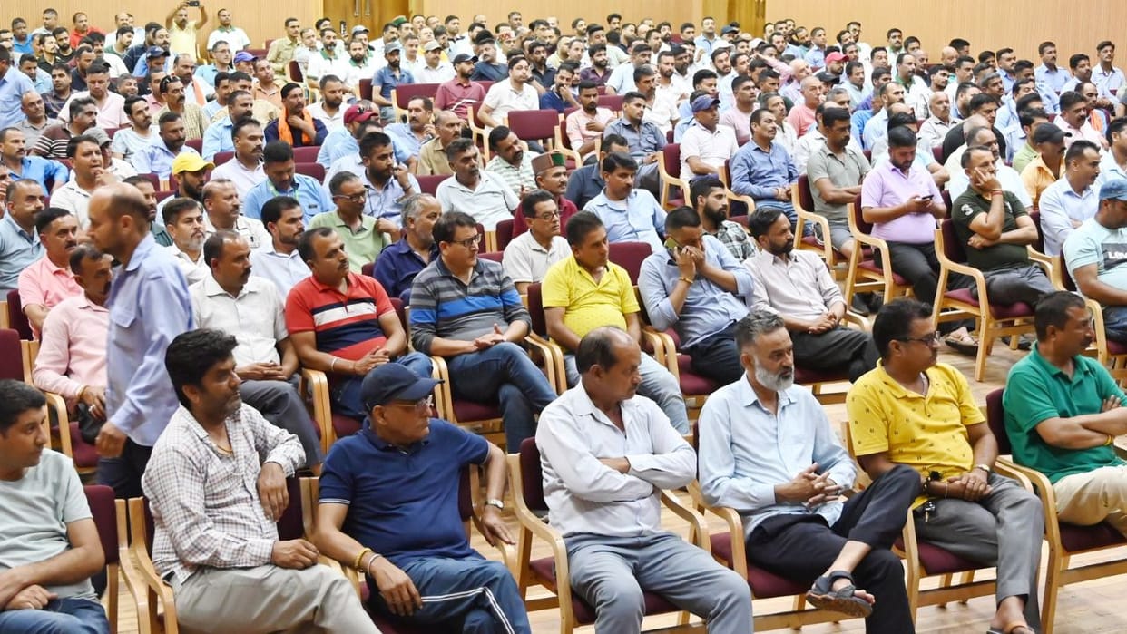 Taxi operators demand mediation from the government to resolve Himachal-Punjab taxi dispute