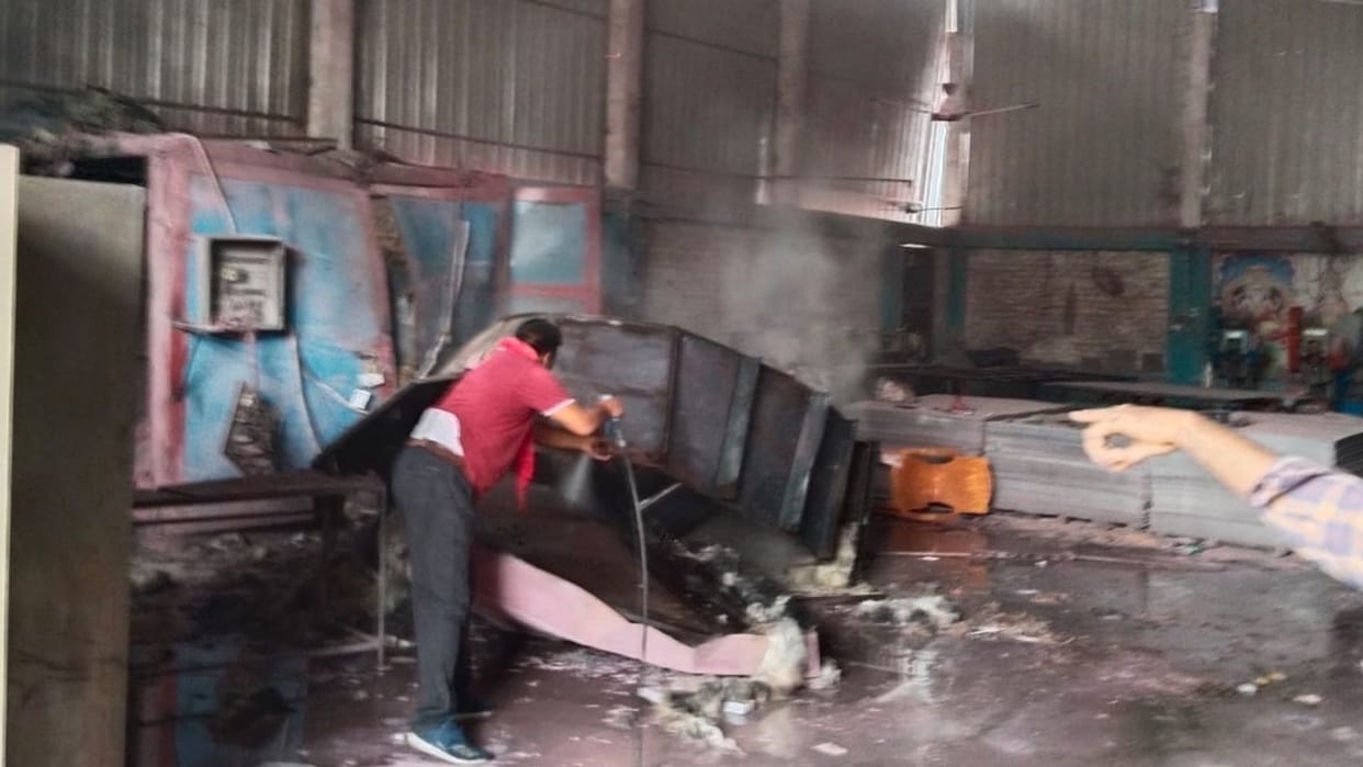 Explosion factory caused chaos in azamgarhy fire broke out one injured fire brigade vehicles arrived