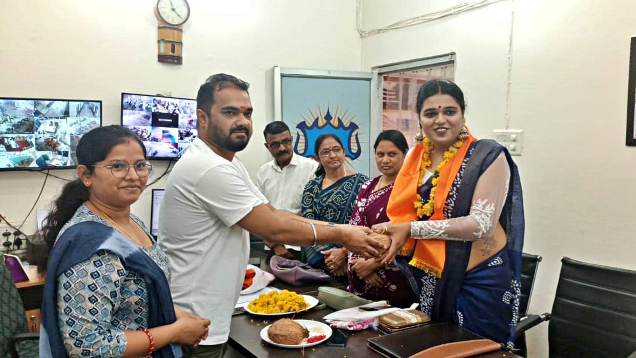 Dungarpur Kinnar Yashwanti became first transgender college student of district passing 12th in 2016