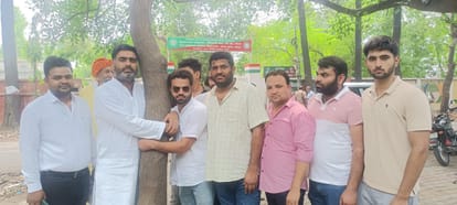 SP MLA Atul Pradhan sat on a dharna against cutting of trees in Meerut, talks to Akhilesh