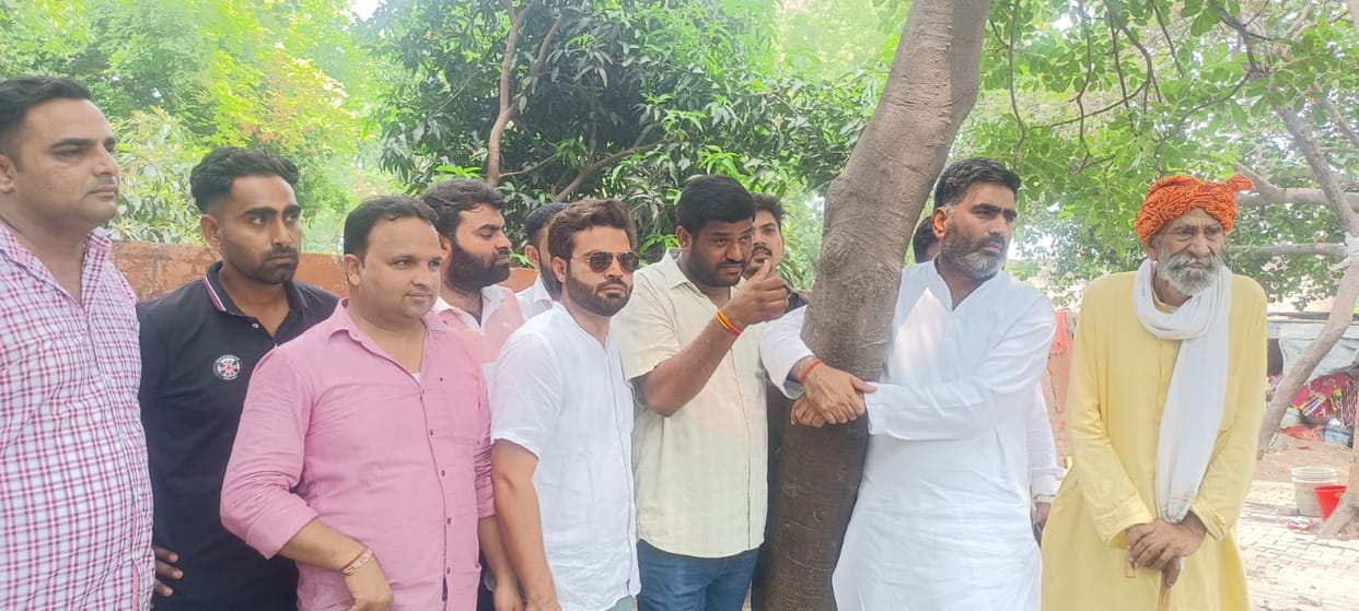 SP MLA Atul Pradhan sat on a dharna against cutting of trees in Meerut, talks to Akhilesh
