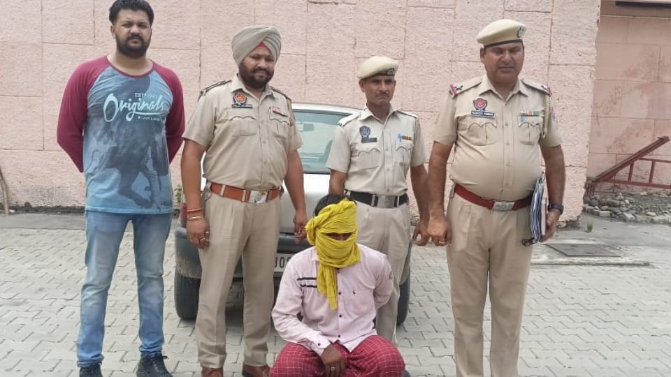 Pathankot Police arrested man who broke police check post and fled with car in border area