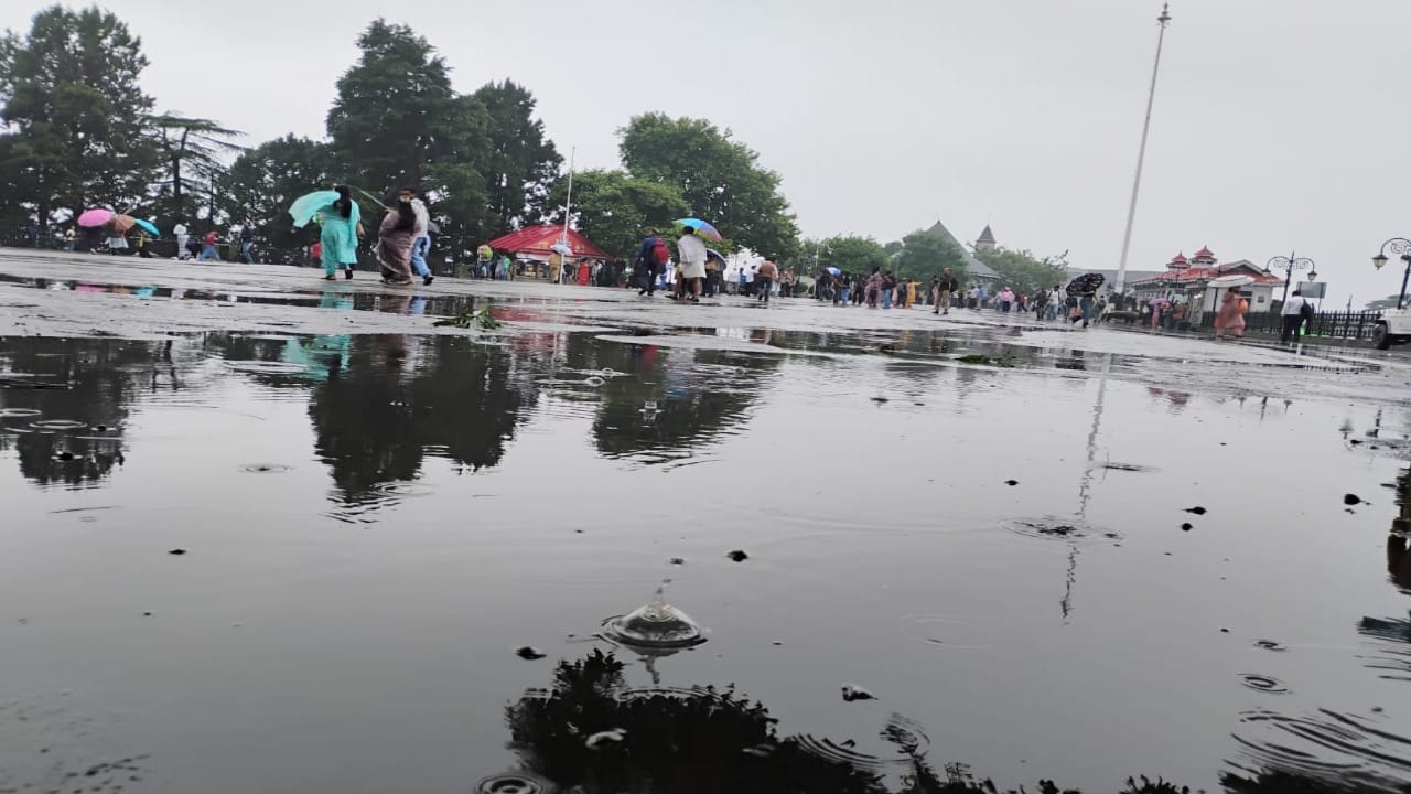 हिमाचल में भारी बारिश का अलर्ट।