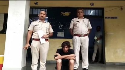 Alwar News: एक दर्जन से ज्यादा चोरी की वारदातें करने वाला चोर पुलिस हिरासत में, दो बाल अपचारी भी निरुद्ध किए Alwar News: Thieves involved in more than a dozen theft incidents detained, two child molesters also detained