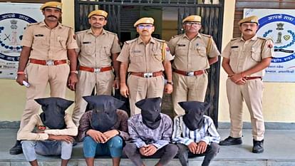 Sirohi News Robbery in Abu Road revealed two bikes seized four accused arrested