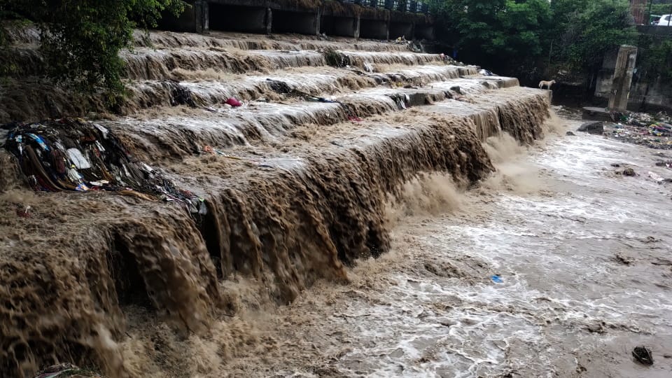 Dehradun Rainfall water level of Tons river reached close to danger mark five routes closed in district