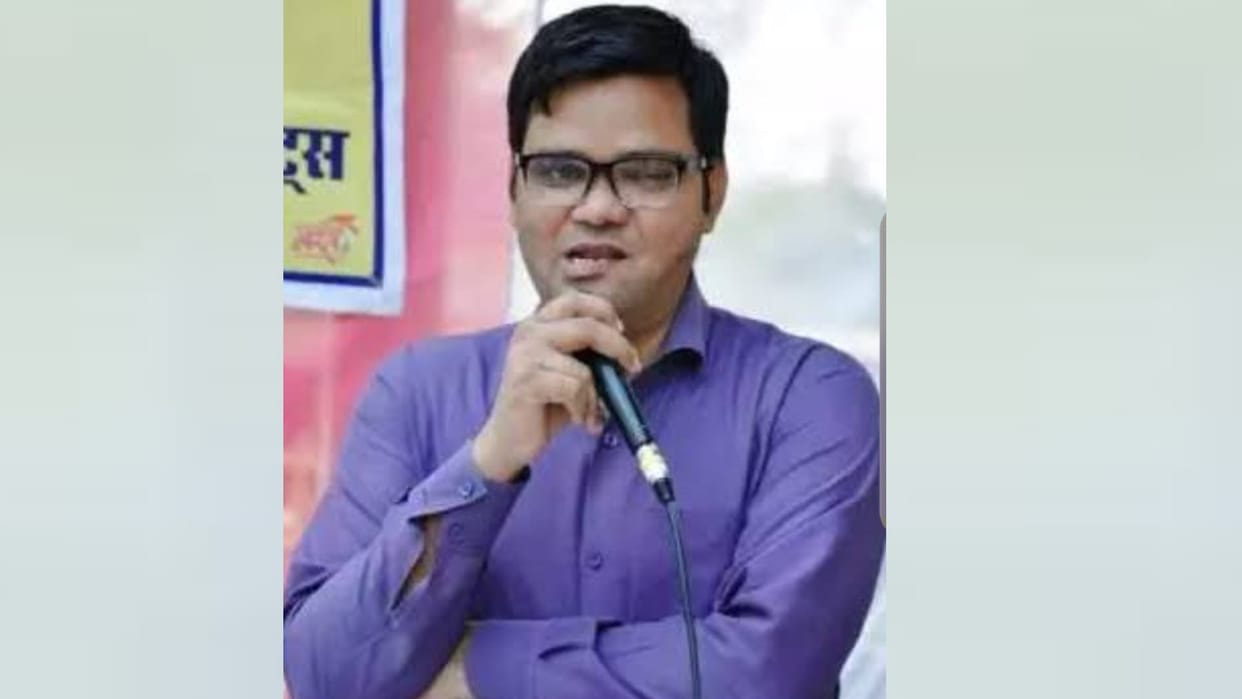 Read a story of IAS Rinku Singh Rahi.
