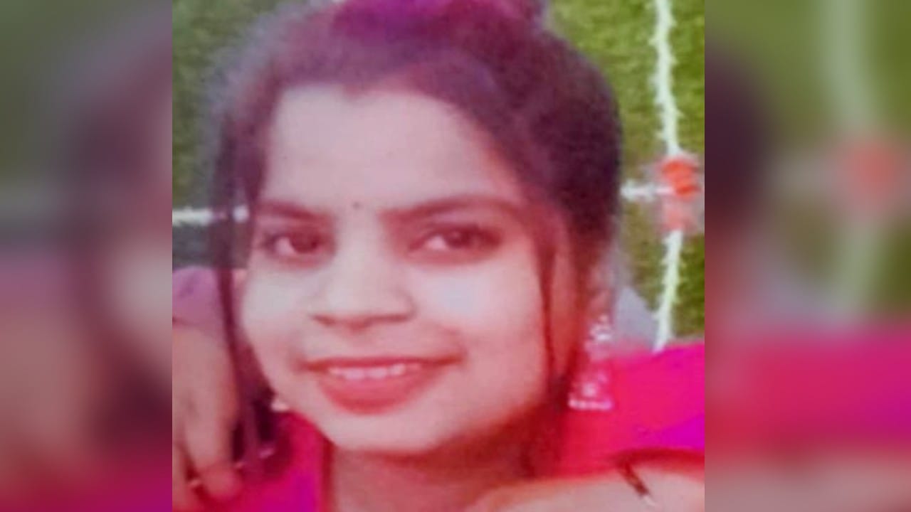 Hathras Stampede news girl died of heart attack after seeing the dead bodies at hospital