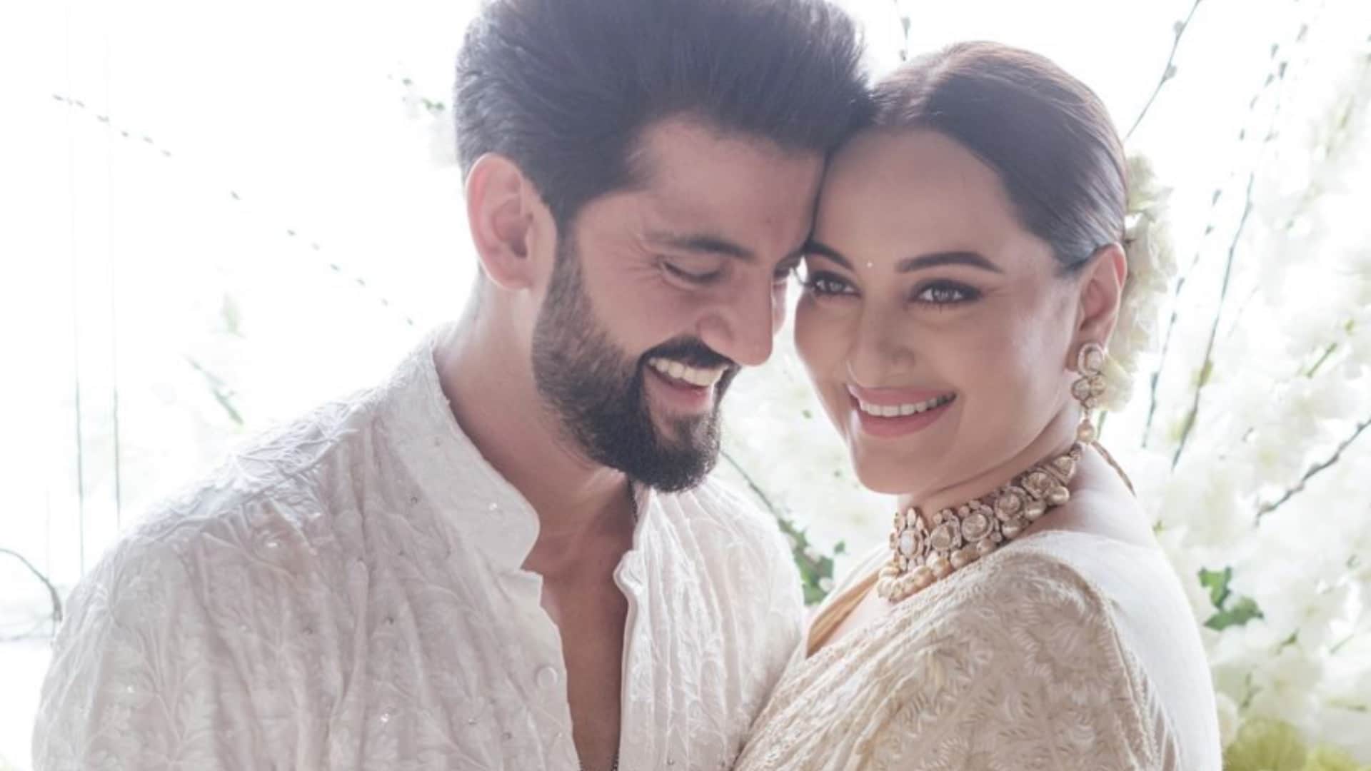 Sonakshi Sinha Performed Bappa Aarti with husband Zaheer Iqbal, celebrated first Ganesh Utsav after marriage