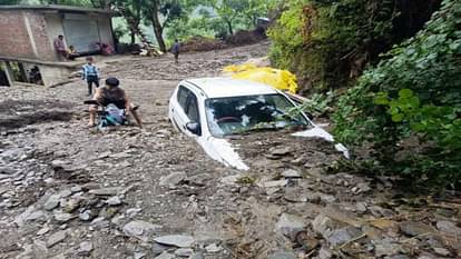 Himachal Weather: भारी बारिश से सराज में तबाही, पंडोह डैम के पास हाईवे धंसा, 63 सड़कें ठप, देखें तस्वीरें Himachal Weather: Heavy rains cause devastation in Seraj, highway near Pandoh Dam collapses, many roads blocke