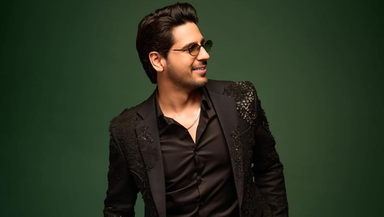 Sidharth Malhotra fan claimed fraud of Rs 50 lakh by a fan page by telling her  Kiara Advani will kill him