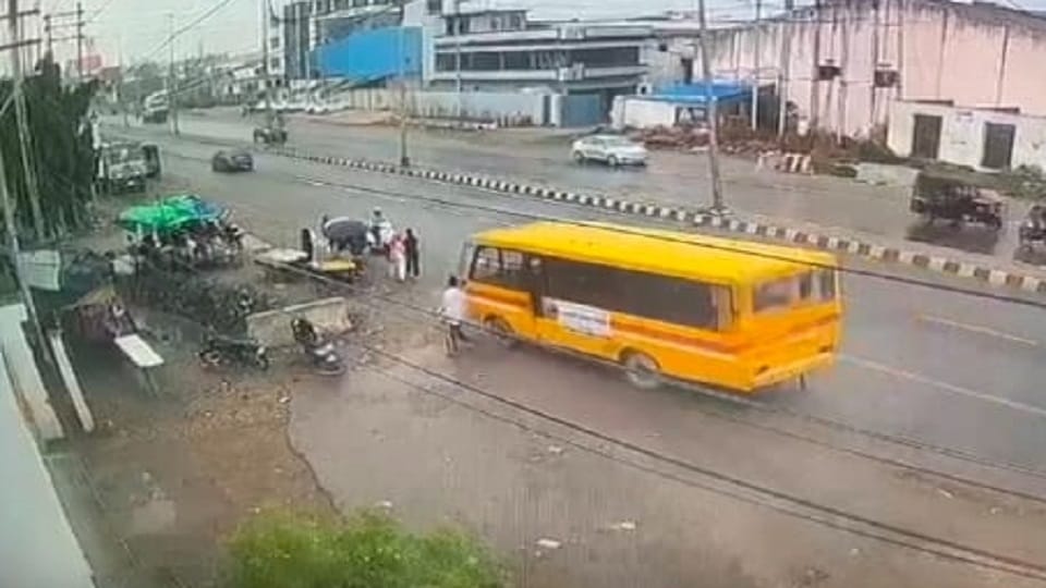 Uttarakhand News: Video of Rudrapur road accident surfaced