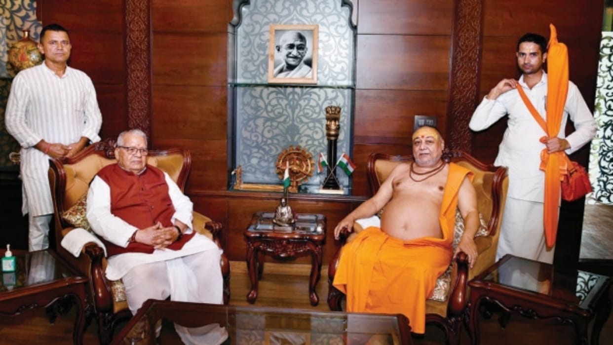 Shankaracharya praised the Hindutva awakening of the Sangh, discussed national issues with Governor Kalraj Mis