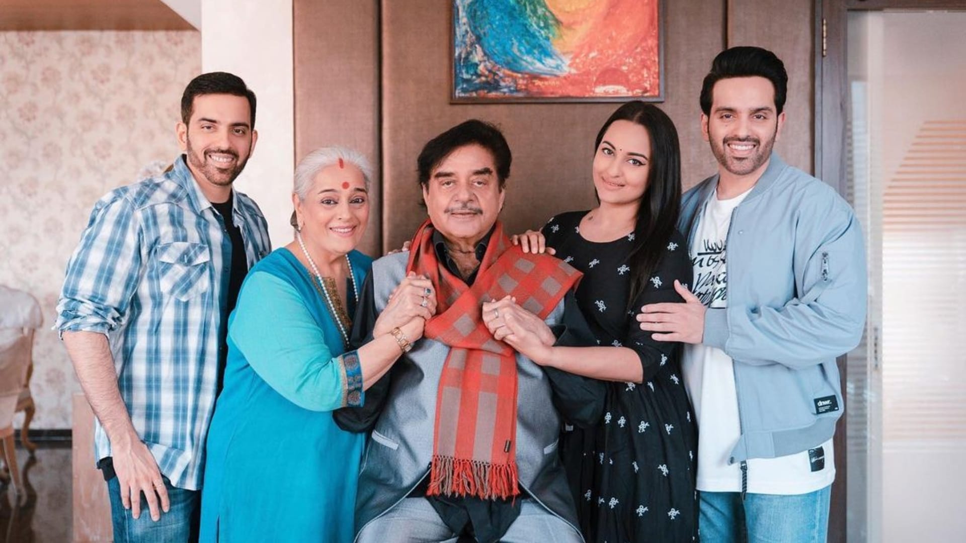 Shatrughan Sinha health update Discharged from hospital reached juhu home ramayana
