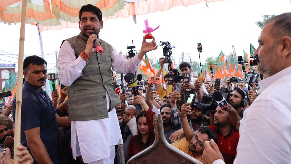 Sheetal angural challenge CM mann to show pen drive evidence of corruption getting threats from Pakistan