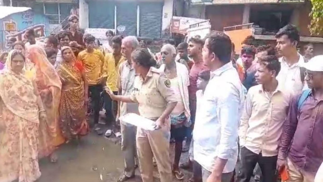 Patna Road Accident speeding truck crushed mother and daughter in Bihta one dead other injured