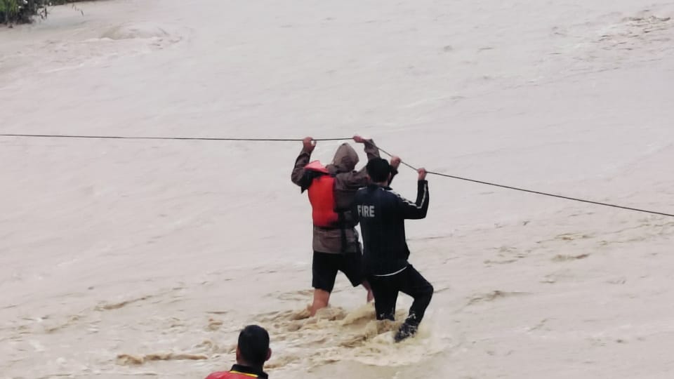 Dehradun Rainfall Waterlogging and 10 tourist Stuck in Guchhupani SDRF rescued Photos