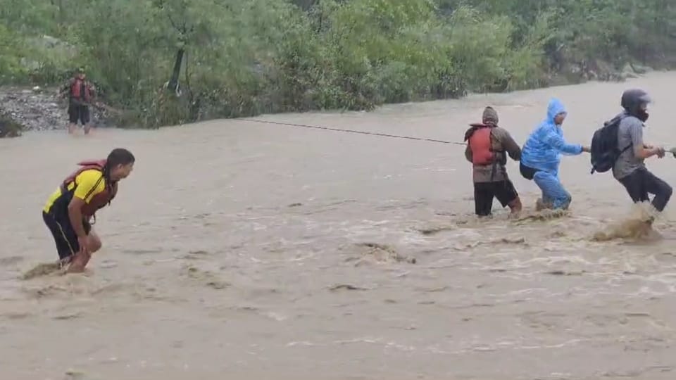 Dehradun Rainfall Waterlogging and 10 tourist Stuck in Guchhupani SDRF rescued Photos