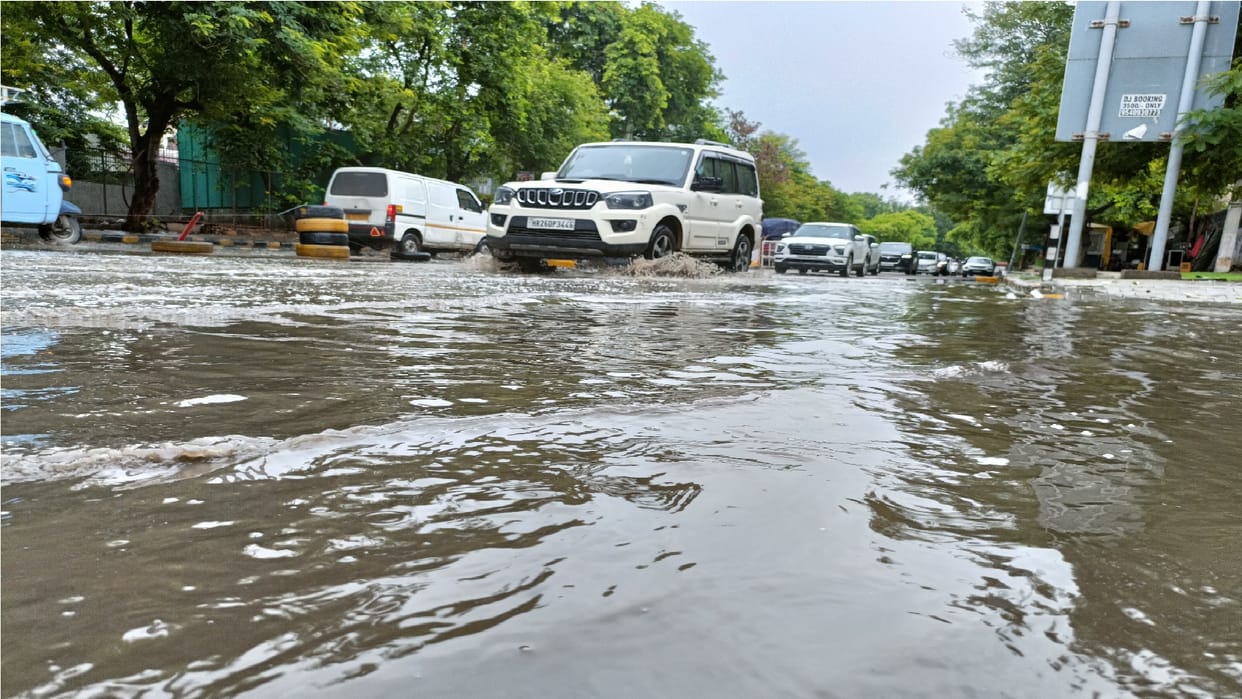 Trouble in Jammu division due to heavy rain car washed away in Balol Khad