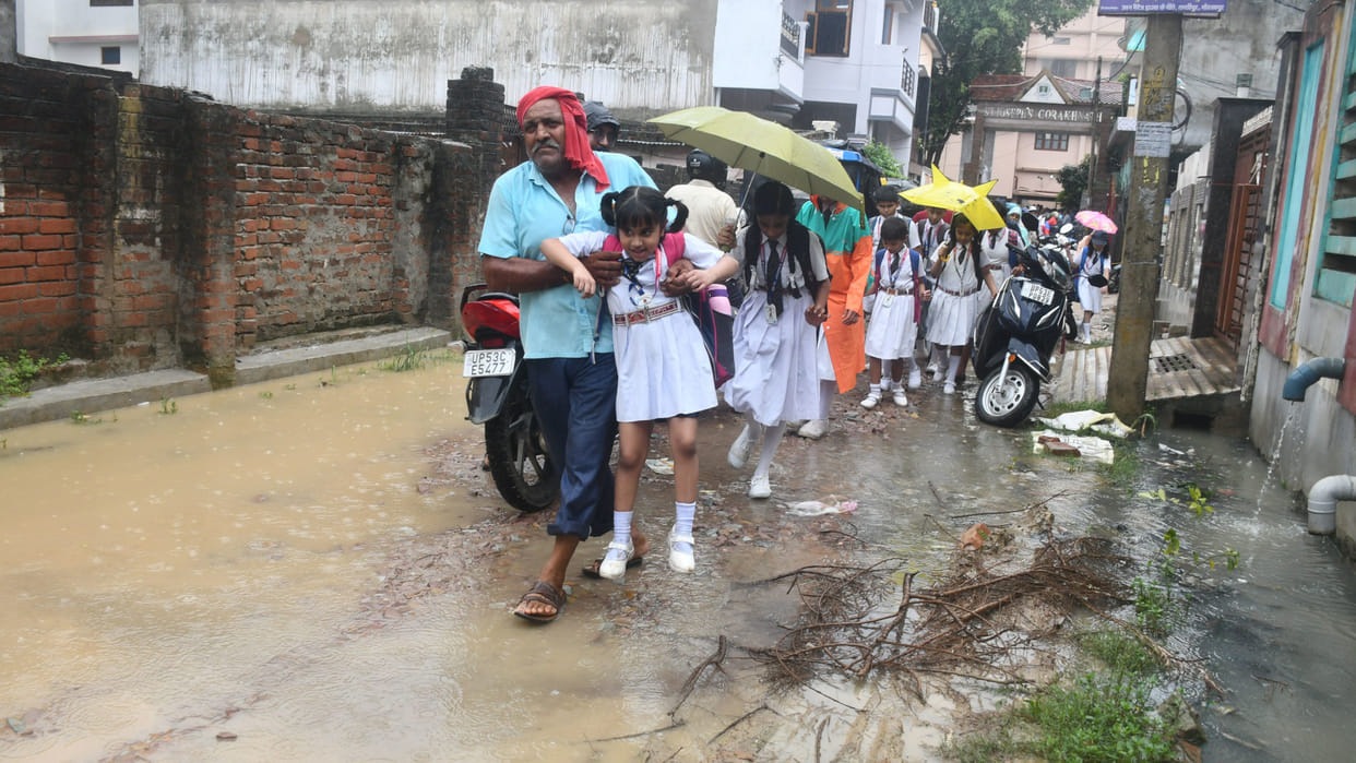 In Gorakhpur, Abandoned after laying sewer line, road not built, peace for school children