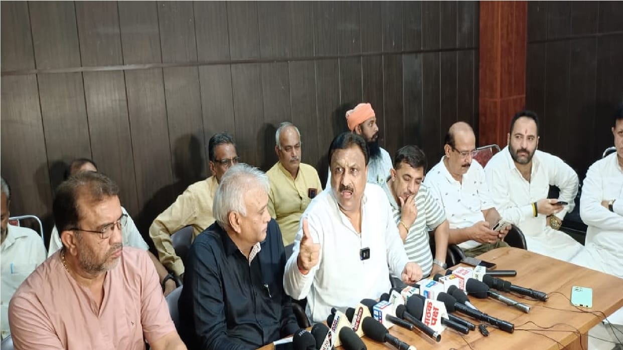 resentment among traders of Hisar against government, Bandh announced on July 5 if no action against criminals