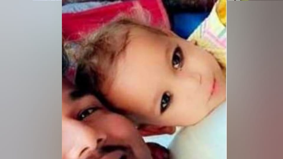 Hathras Stampede Accident Family Who Lost Two Children in Accident Target Baba News in Hindi