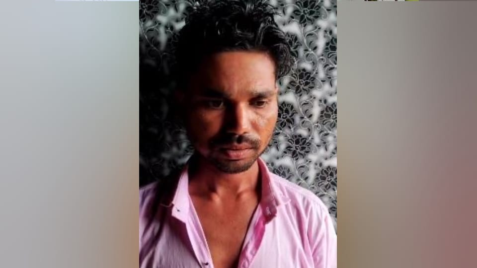 Hathras Stampede Accident Family Who Lost Two Children in Accident Target Baba News in Hindi