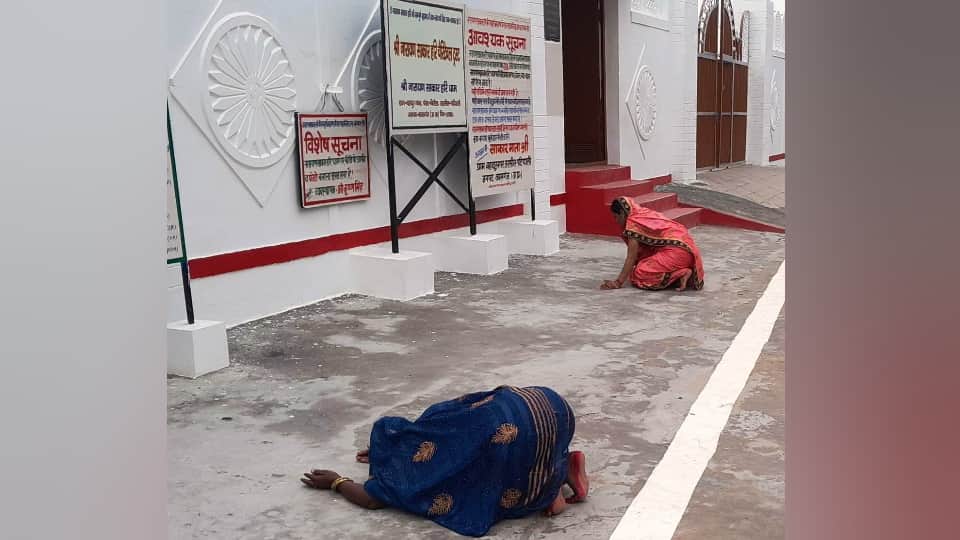 Hathras Stampede Devotees still praising Baba Followers consider Sakar Hari to be incarnation of God himself