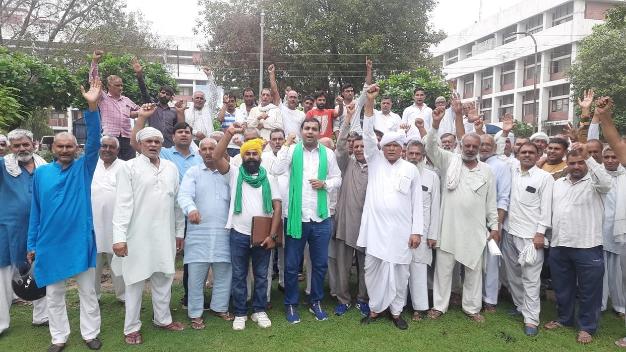 delegation of 22 villages met Jhajjar DC, matter of compensation for the high tension wire