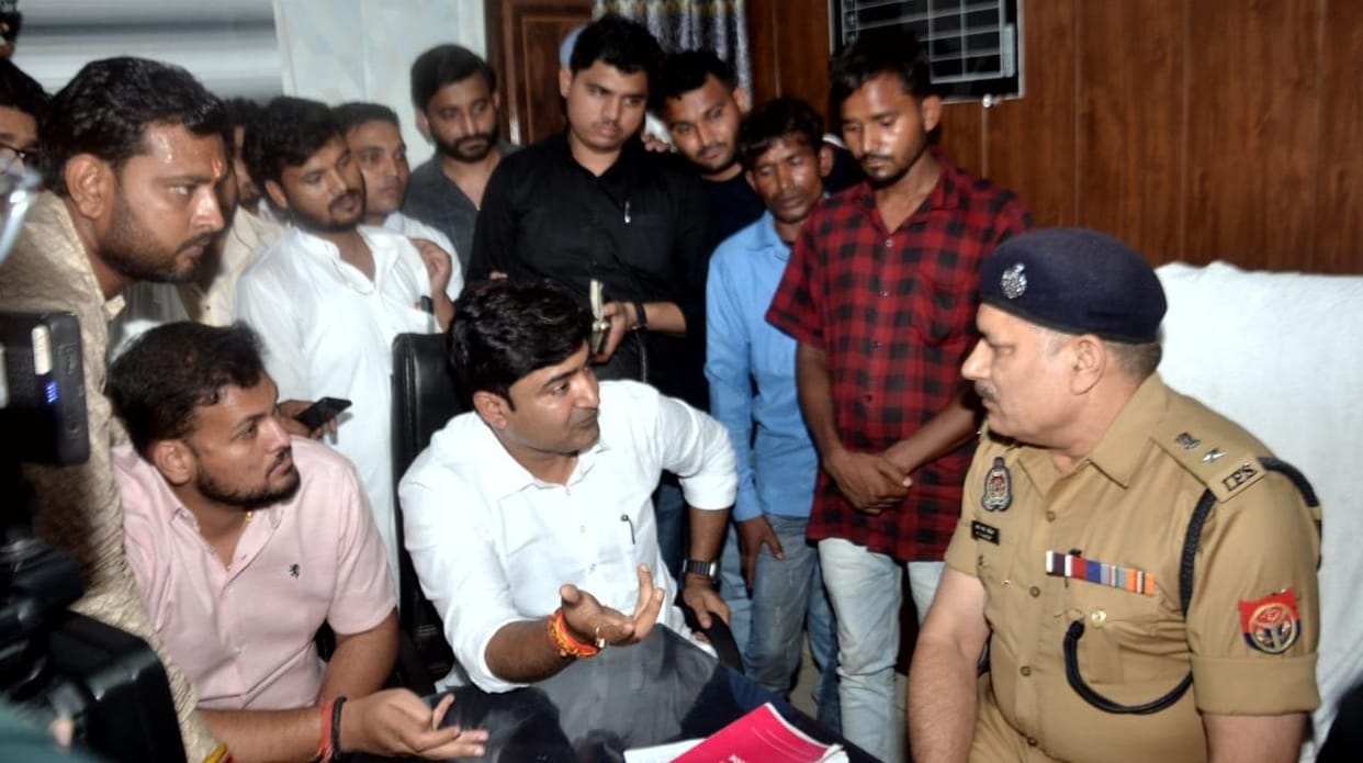 MLA creates ruckus in Kanpur, reached police station to free a wanted criminal, DCP and ACP kept on persuading