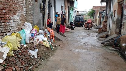 अंबाला में रात को पहरा देने को मजबूर: टांगरी में पानी की सूचना से दहशत का माहौल, रिहायशी ठिकाने छोड़ गए लोग Fear: Fear due to information of water in Tangri, people are keeping vigil at night