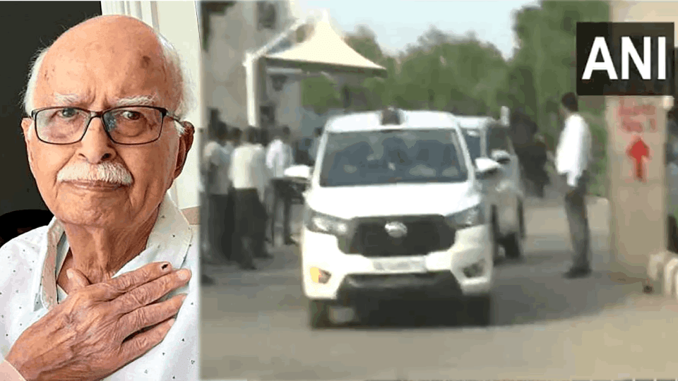 Lal Krishna Advani discharged from Apollo Hospital