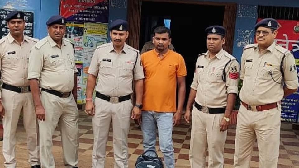 Security guard of government liquor shop committed theft