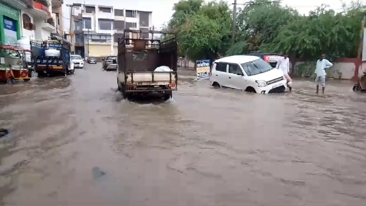 Heavy rains in Narnaul: City submerged due to four hours of rain, people got relief from heat