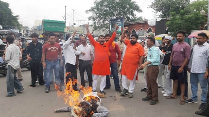पंजाब में फूंका राहुल गांधी का पुतला: बजरंग दल के राष्ट्रीय महासचिव बोले- सहन नहीं करेंगे अभद्र टिप्पणी Bajrang Dal Hindustan burnt effigy of Rahul Gandhi in Abohar