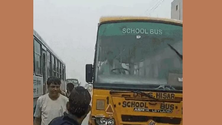 हिसार में अधिकारियों की अनदेखी: स्कूल संचालकों की मनमानी, नियमों को ताख पर रख फर्राटा भर रहे स्कूली वाहन
