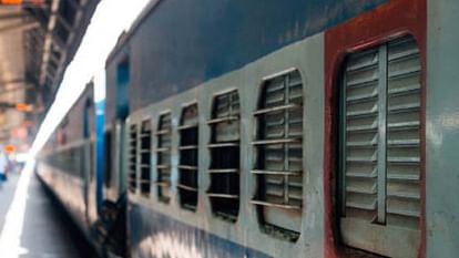 Jalaun: Special Chhapra Mail cancelled due to railway track repair, Panvel arrived two hours late