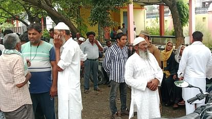 Moradabad: Uncontrolled car collided with roadways and hit another vehicle, two dead...five seriously injured