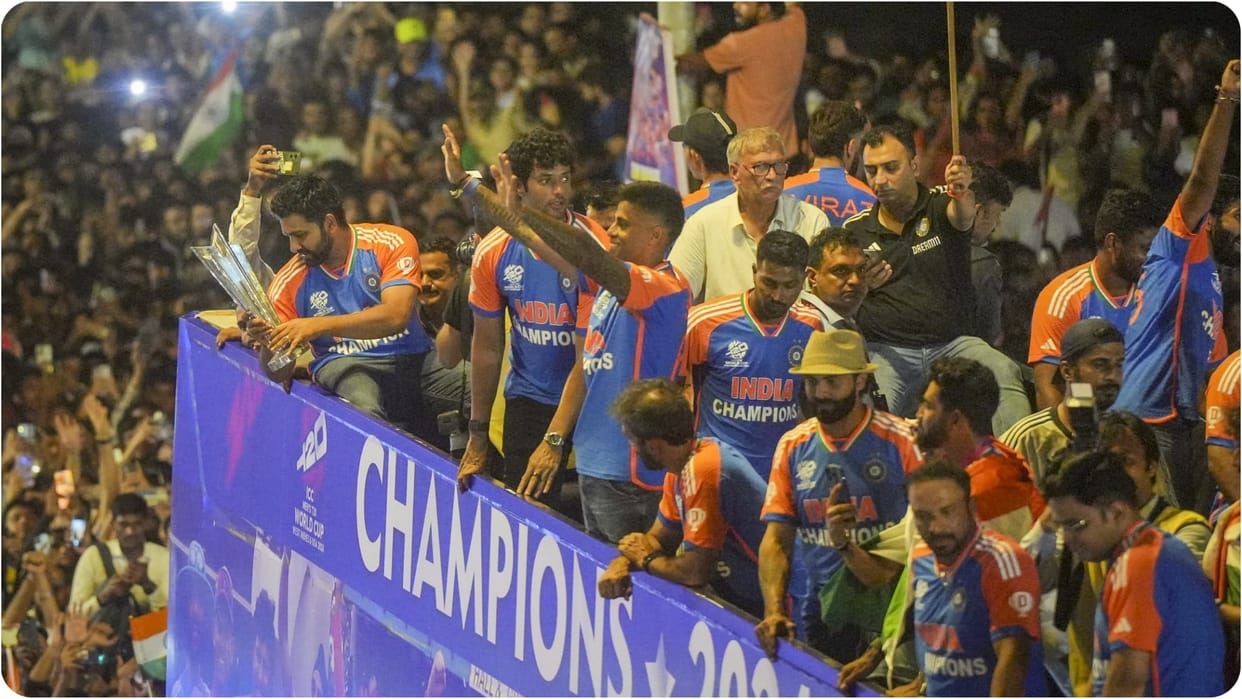 T20 World cup Winners took part in Victory Parade in Mumbai Heavy Crowd gathered for cheer Team India