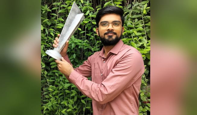 UP: Tushar made T-20 World Cup trophy from paper, has made a record