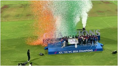 Team India Photos: वानखेड़े में सम्मान समारोह के बाद खूब नाचे रोहित-विराट और बाकी खिलाड़ी, लैप ऑफ ऑनर भी लिया Team India Photos: Rohit-Virat and other players danced honor ceremony at Wankhede, also took lap of honor
