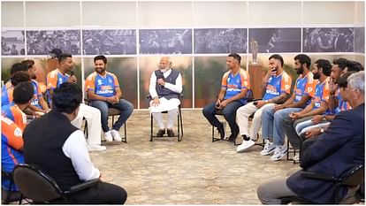 VIDEO: टीम इंडिया के साथ पीएम मोदी की बातचीत का वीडियो, प्रधानमंत्री बोले- आपने धैर्य और आत्मविश्वास दिखाया VIDEO: Video of PM Modi's conversation with Team India surfaced, Yuzvendra Chahal Rohit Sharma,Virat Kohli